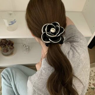 フラワーシュシュ カメリア サテンシュシュ ヘアゴム バイカラー ブラック ホワイト おしゃれ 上品 レディースヘアアクセサリー 大人可愛い