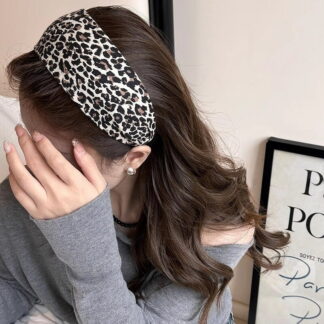 カチューシャ ヘアバンド レオパードカチューシャ 幅広 ワイド ヒョウ柄 おしゃれ 大人可愛い レディースヘアアクセサリー トレンド