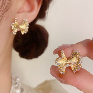 ビジューリボンピアス メタルピアス ニュアンス ピアス キラキラ おしゃれ 大人可愛い ゴールド シルバー レデイースアクセサリー トレンド