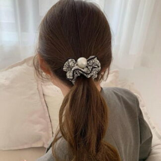 フラワーシュシュ パールヘアゴム フリル スリムシュシュ 春夏 おしゃれ シンプル エレガント レディースヘアアクセサリー 大人可愛い